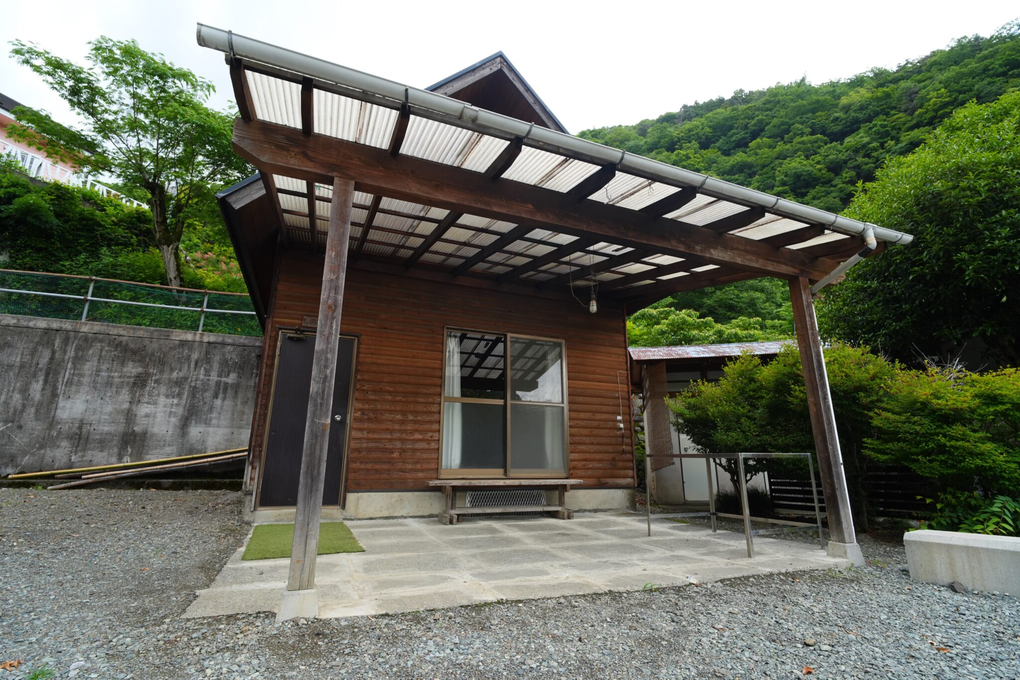 A・B・C棟（8帖+ロフト4帖+屋根付BBQスペース）の写真